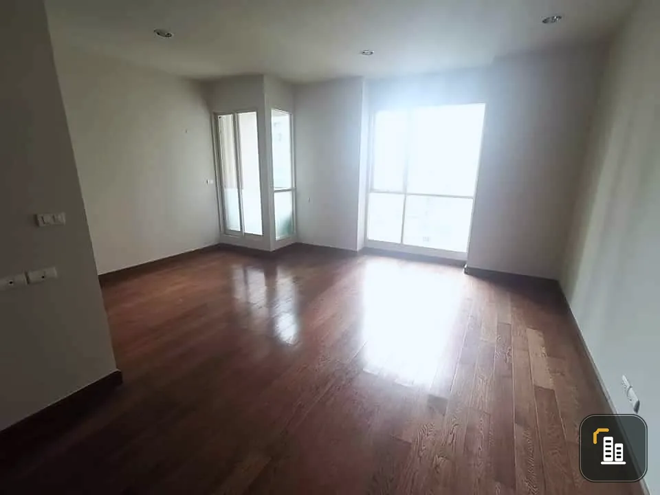 For sale: The Address Chidlom, 19th floor, high view, empty room, not too expensive, room decorating lovers should definitely not miss this room.