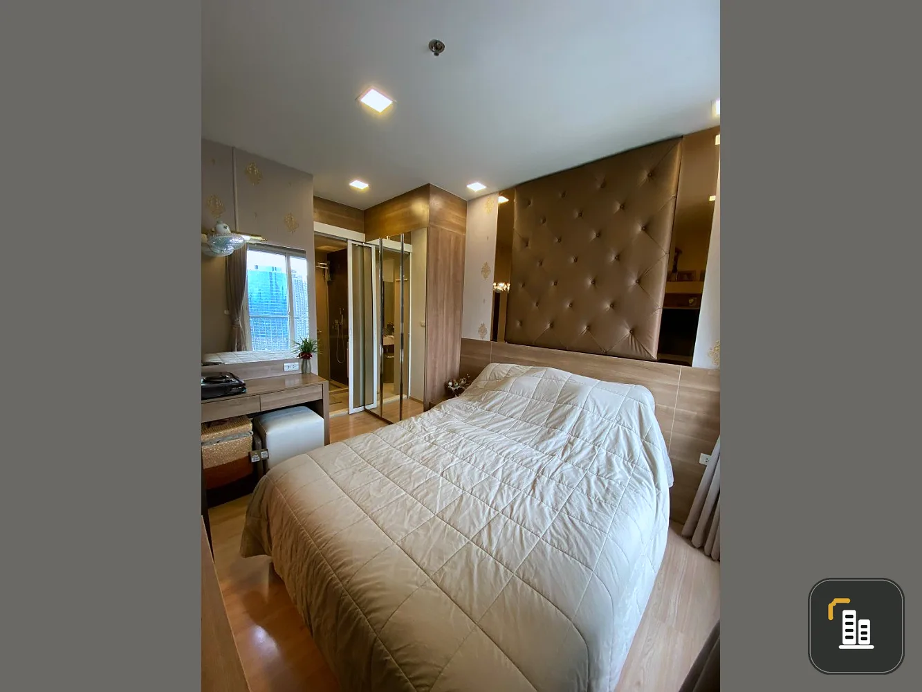 For sale Rhythm Sathorn, 19th floor, luxuriously decorated, ready to move in. Complete electrical appliances, buy now.