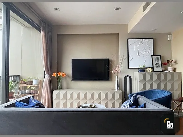 For sale NYE by Sansiri, 28th floor, very beautiful city view. Spacious room, comfortable, fully furnished, awesome, don't miss it, hurry up.