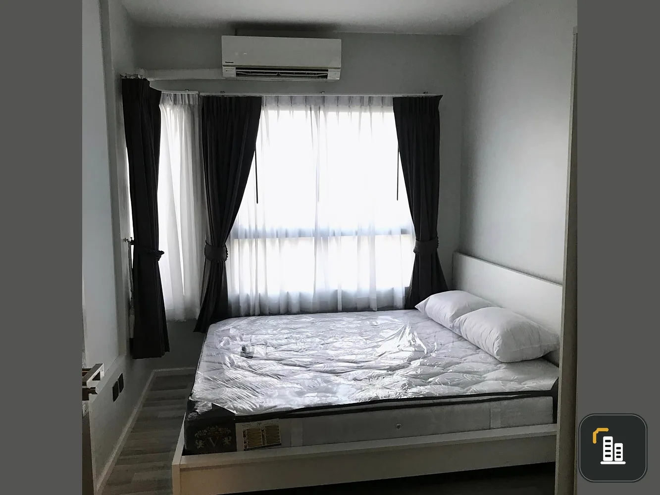 For sale: East 2 Rama 2. The room is pleasantly decorated, clean, pleasing to the eye, divided into proportions. If you don't reserve, you'll make a b