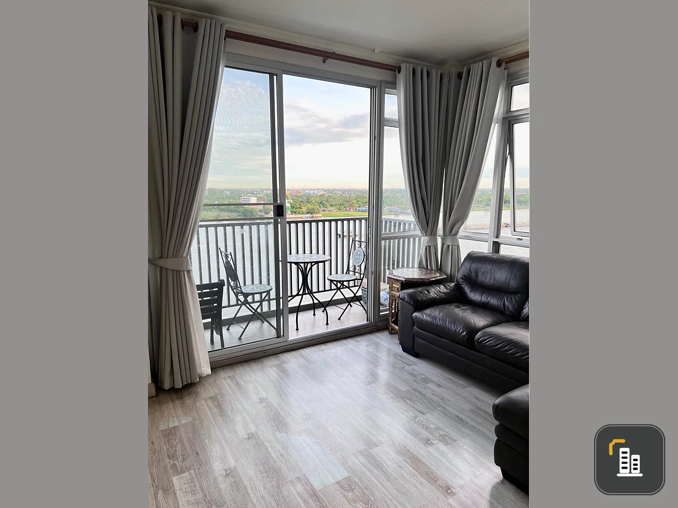 Manor Sanambinnam for sale, 11th floor, north side, very beautiful river view. Well decorated It's really worth it to move in.
