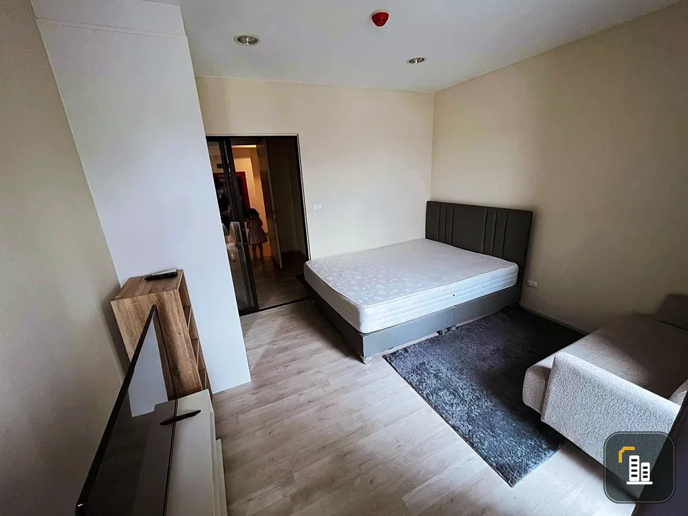 For sale: Plum Condo Central Station, 15th floor, fully decorated. Buy it as an investment or stay in it yourself. It's really worth it. Don't miss it