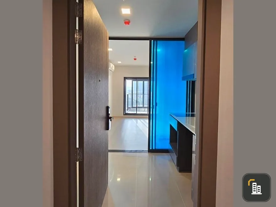 Urgent down payment sale, Life Phahon - Lat Phrao, spacious room, great usable space, good price, come own it today.