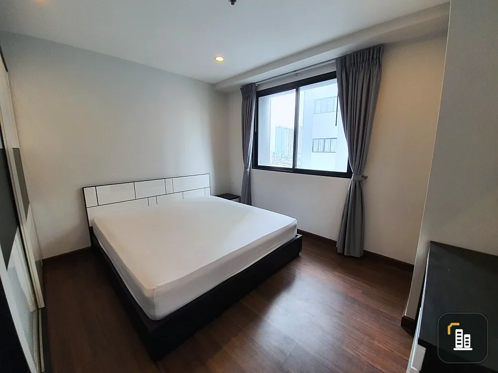 For sale or rent Vista Garden Sukhumvit 71, spacious room. The big bed was comfortable. Amazing built-in furniture, hurry and reserve now.