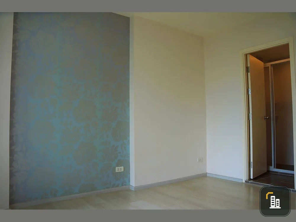 Condo for sale Aspire Rattanathibet The room is decorated with wallpaper and has an unblocked view. Don't miss it.