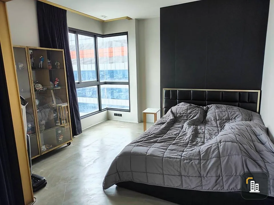 For sale, for rent, Quinn Ratchada 17, high floor, good view, no buildings blocking it, corner room, not next to anyone, very private, fully furnished