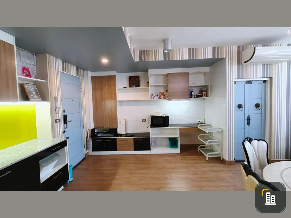 Urgent sale, The Iris Rama 9-Srinakarin. Corner room with privacy, good price, hurry up and own it today.