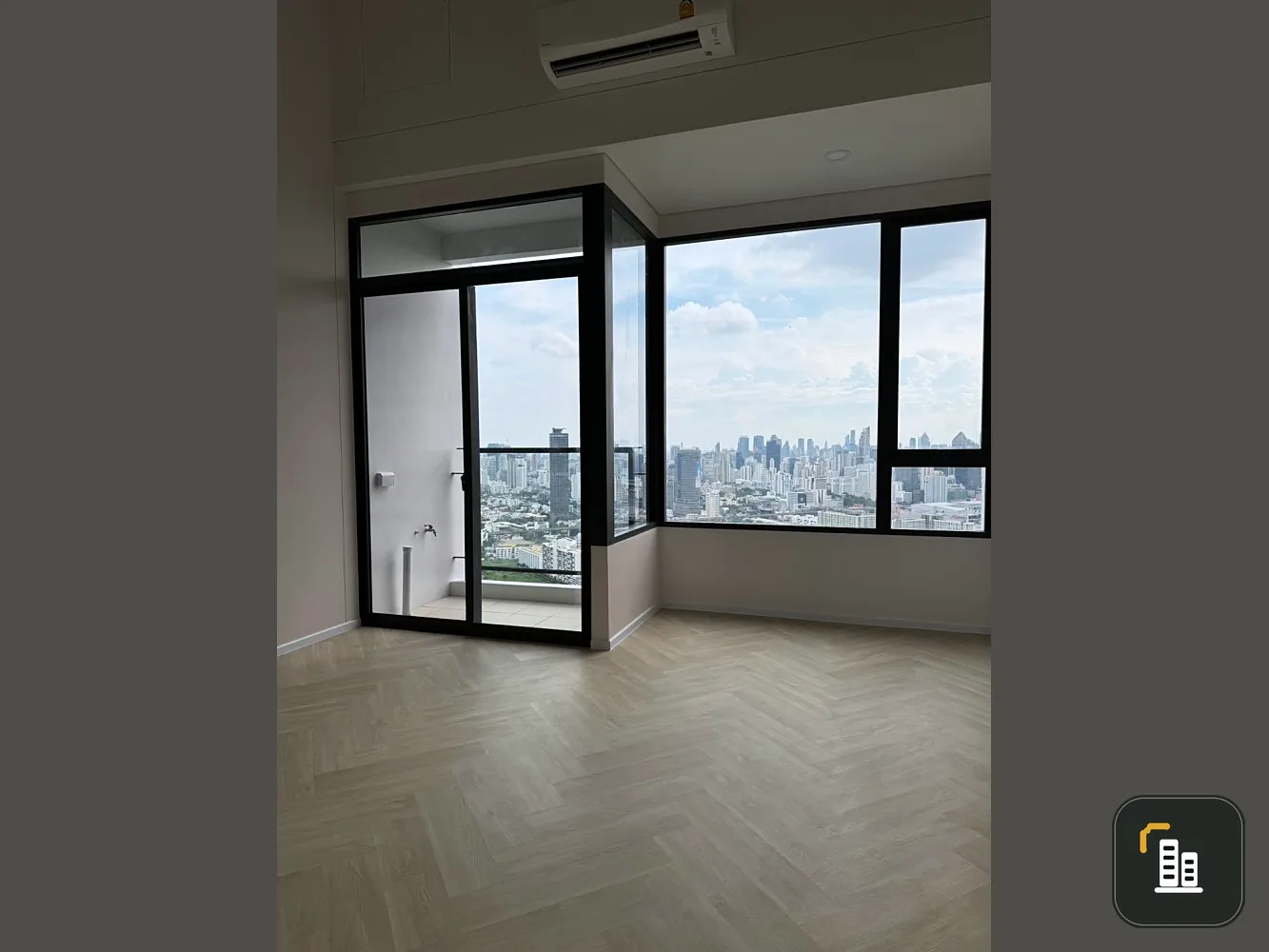 Condo for sale Landmark @ MRTA Station, empty room, nice to live in, 33rd floor, view of Piyawet Hospital, no blocking buildings, reserve now.