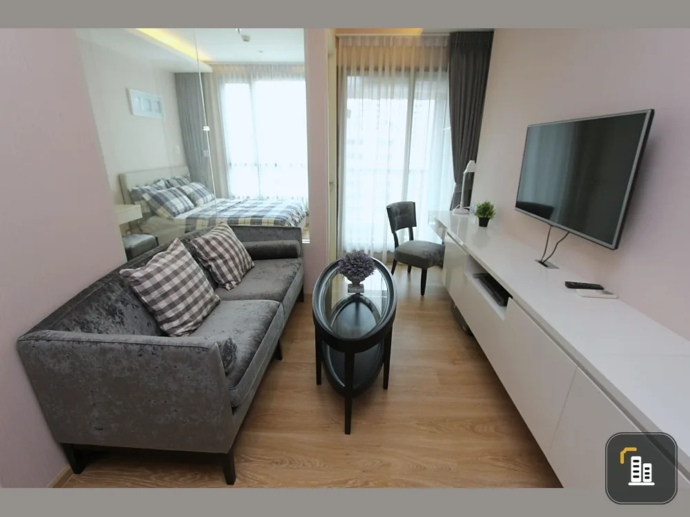 For sale H Condo Sukhumvit 43, luxury condo in the heart of Thonglor. Well decorated, comfortable sofas, don't miss it.