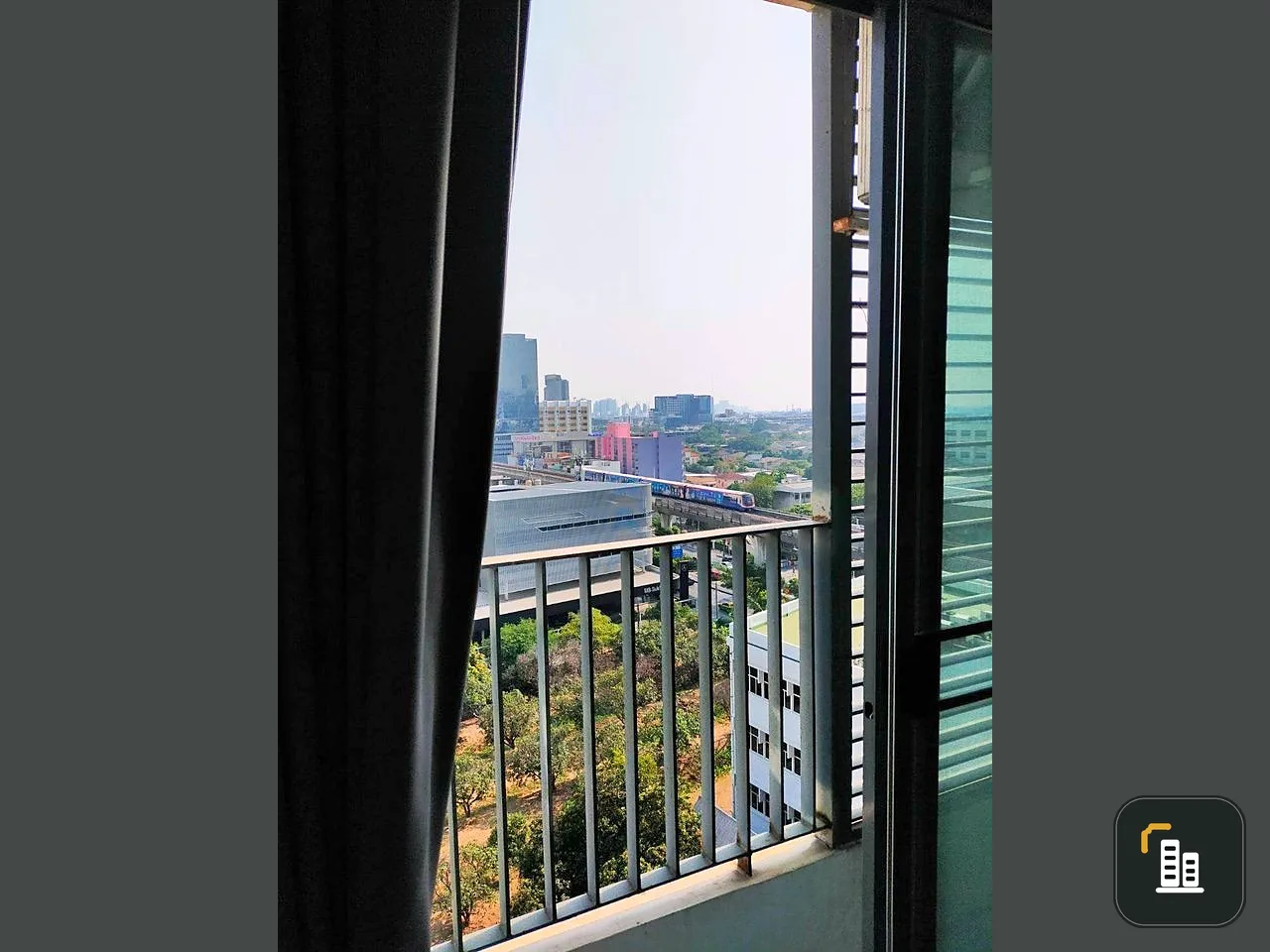 For sale Ideo mobi Sukhumvit, empty room, 10th floor, studio room, very good location, convenient travel. If you miss it, you'll regret it.