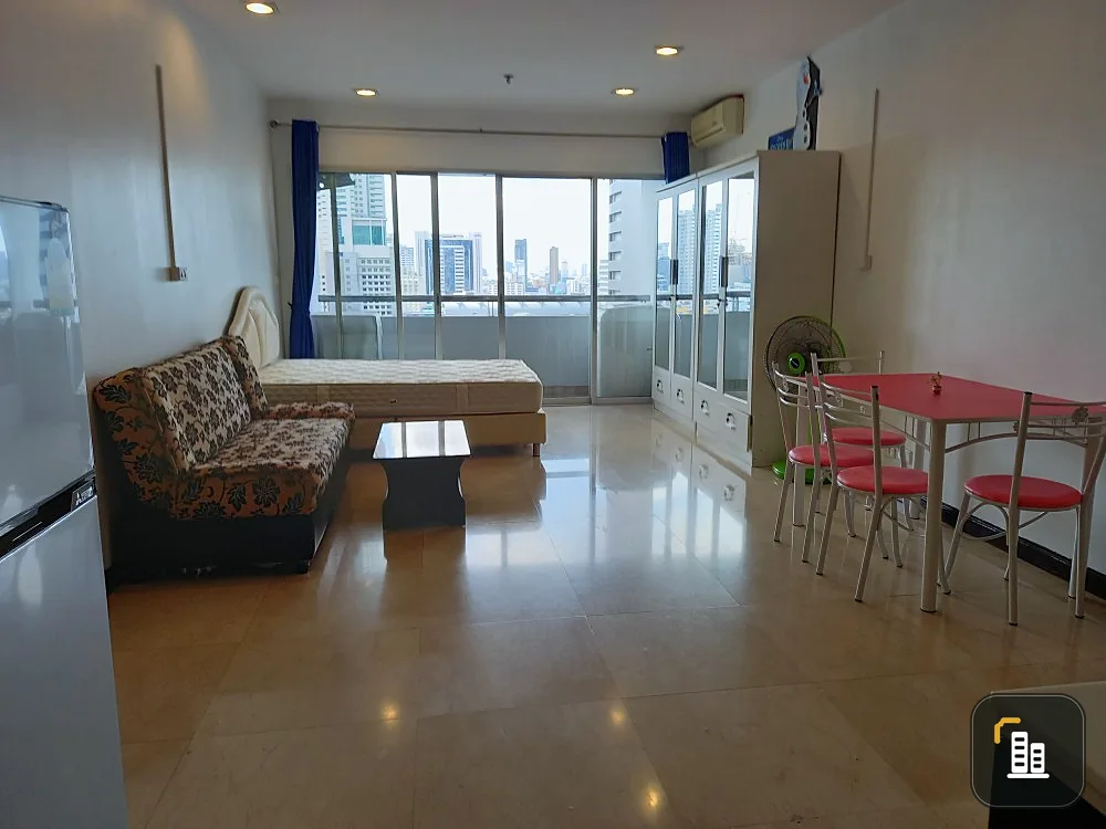 For rent: The Platinum, clear view of Baiyoke building. There is a large wardrobe. You can put things to your heart's content. Good like this, reserve