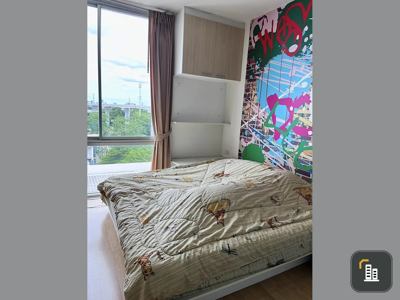 For sale: The Iris Rama 9-Srinakarin. Saw the football field and the Yellow Line. Good view, not uncomfortable, room in good condition, urgent
