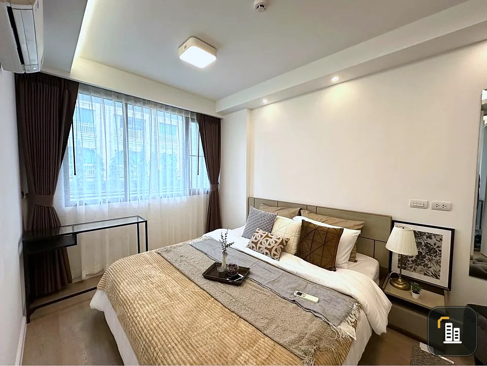For sale: JRY Condo Rama 9, decorated with SB furniture throughout the room, very livable, convenient to travel, hurry and reserve now.