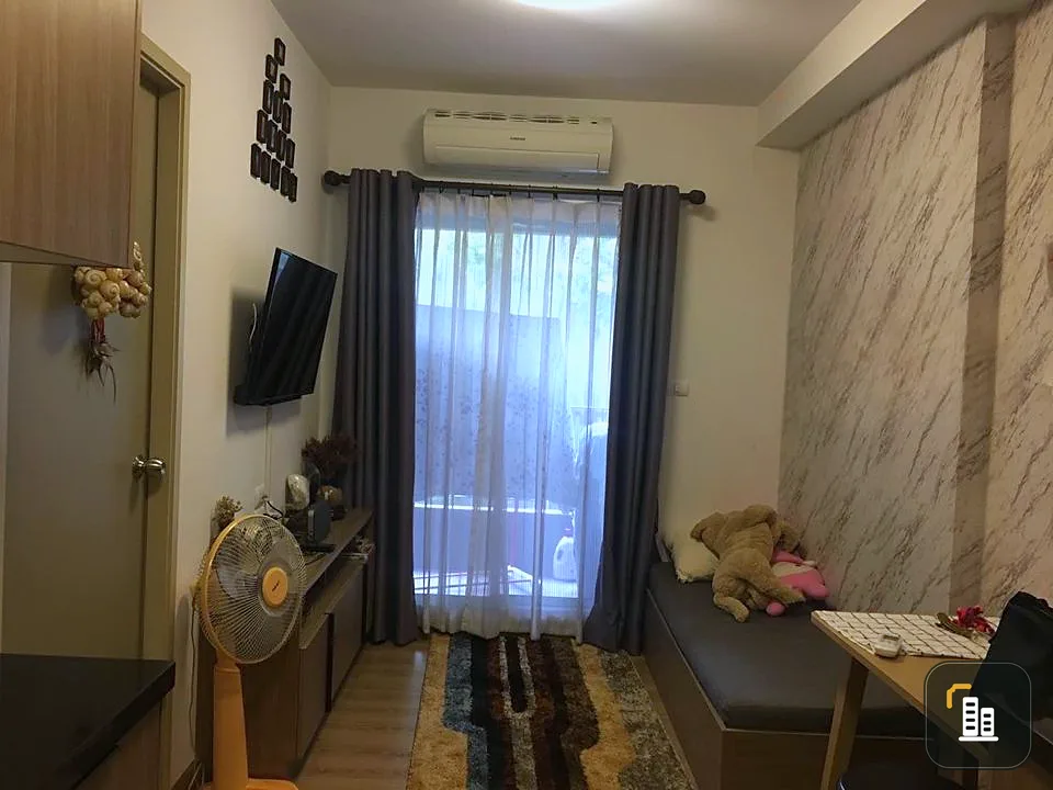 For sale: Chapter One The Campus Ladprao 1, with awesome wallpaper. The room is clean and very nice. Reserve quickly before it's gone.