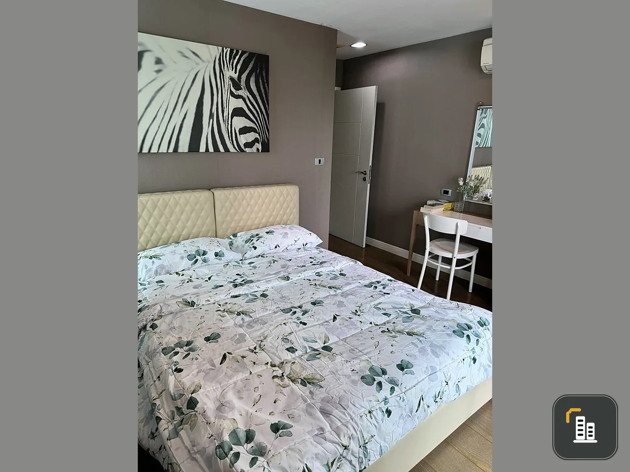 Condo for sale, rent, The Crest Sukhumvit 24, 2 bedrooms, 2 bathrooms, nice decoration, nice to live in. Book now.