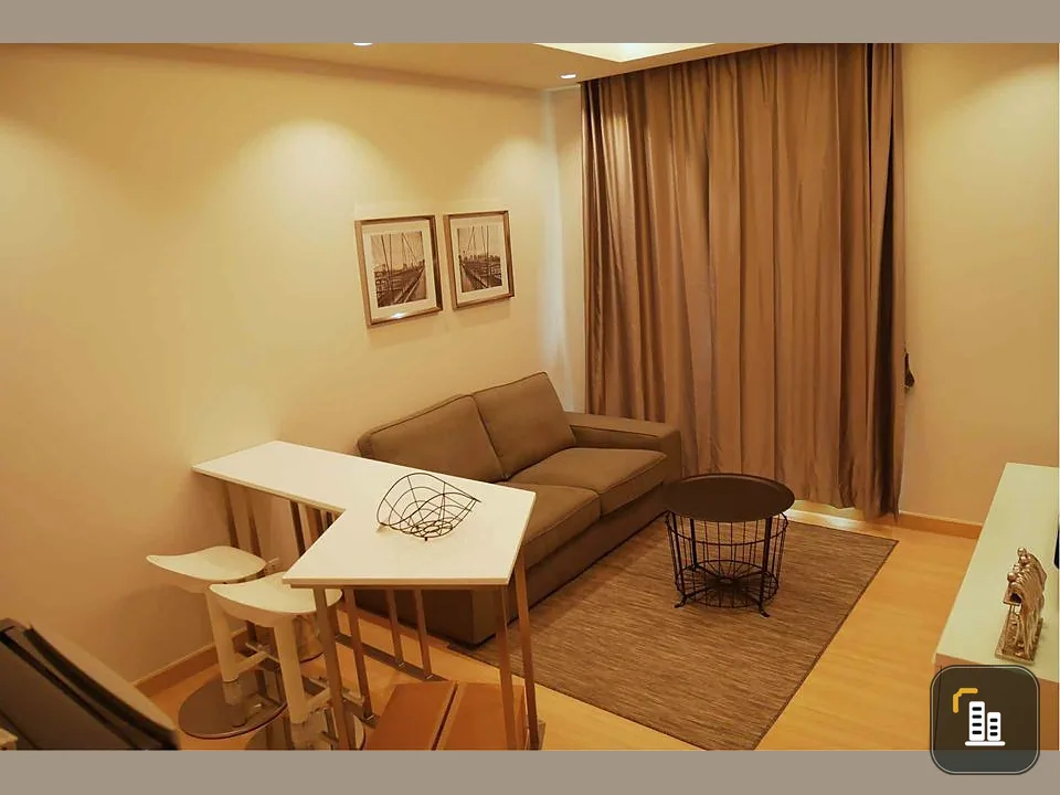 For sale: True Thonglor, city view, balcony facing Asoke Road. Complete electrical appliances All in very good condition, book now.