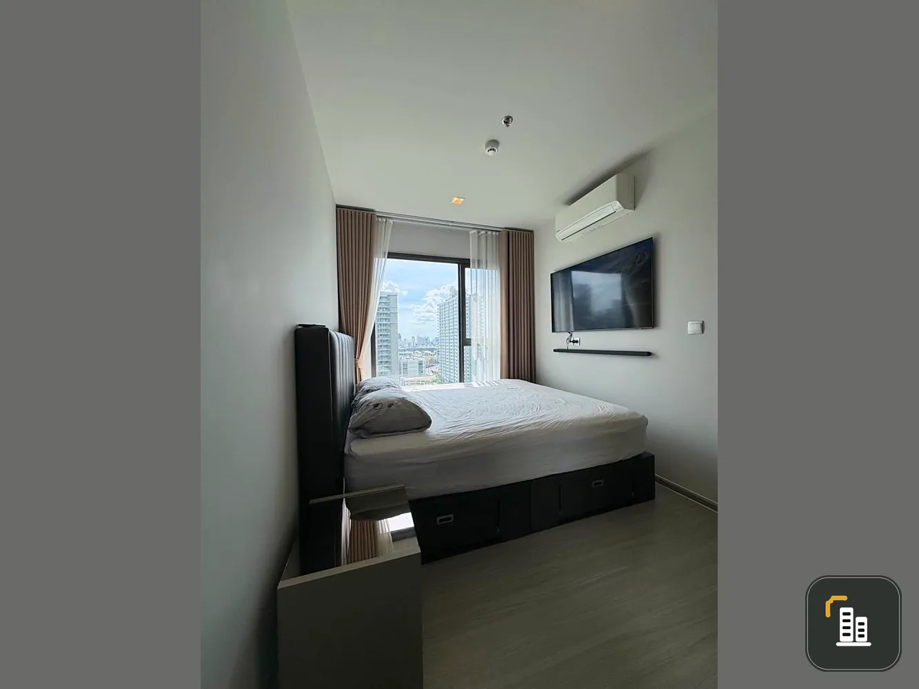 Life Asoke-Rama 9 for sale, corner room, very quiet. Very private View of Makkasan Park. Can't make a reservation?