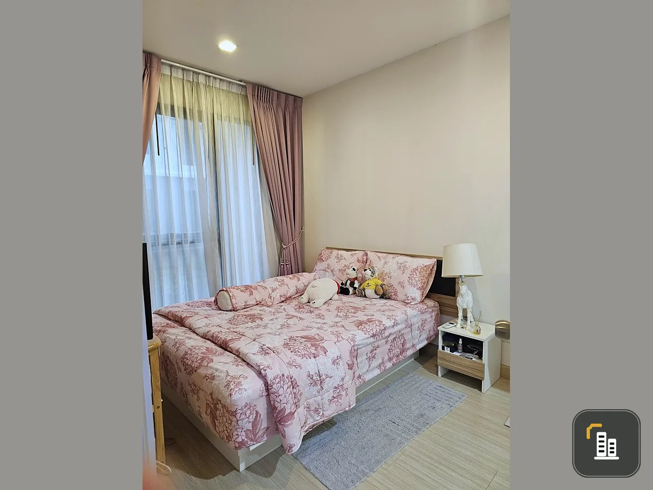 For sale: The Privacy Rewadee, fully furnished, move in immediately. High ceilings give a feeling of openness and comfort. Reserve now.