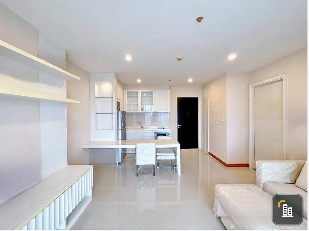 Urgent sale IVY Pinklao 12th floor, city view, white tone room, very comfortable to the eyes, with built-in furniture, don't miss it