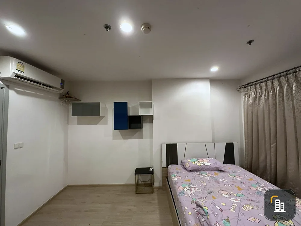 For sale Ideo Sathorn-Tha Phra, STUDIO room, great view of the pool. With a wide bed, very comfortable to sleep on. You can reserve first, get it firs