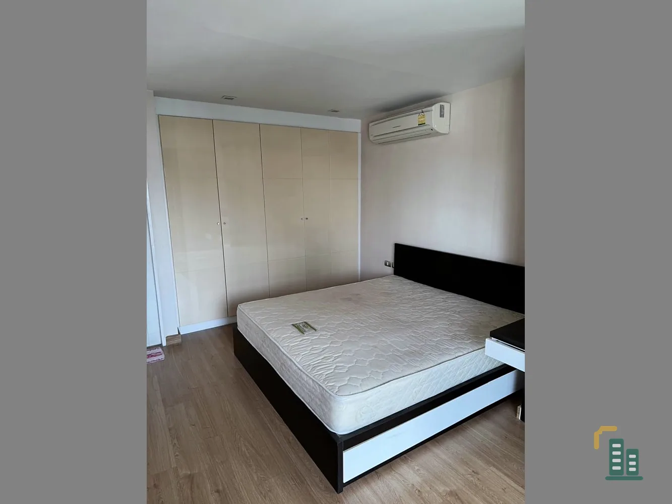For rent: Tree Condo Ekkamai (Sukhumvit 40), large room with usable space. Plus a very good price You must hurry and reserve now.