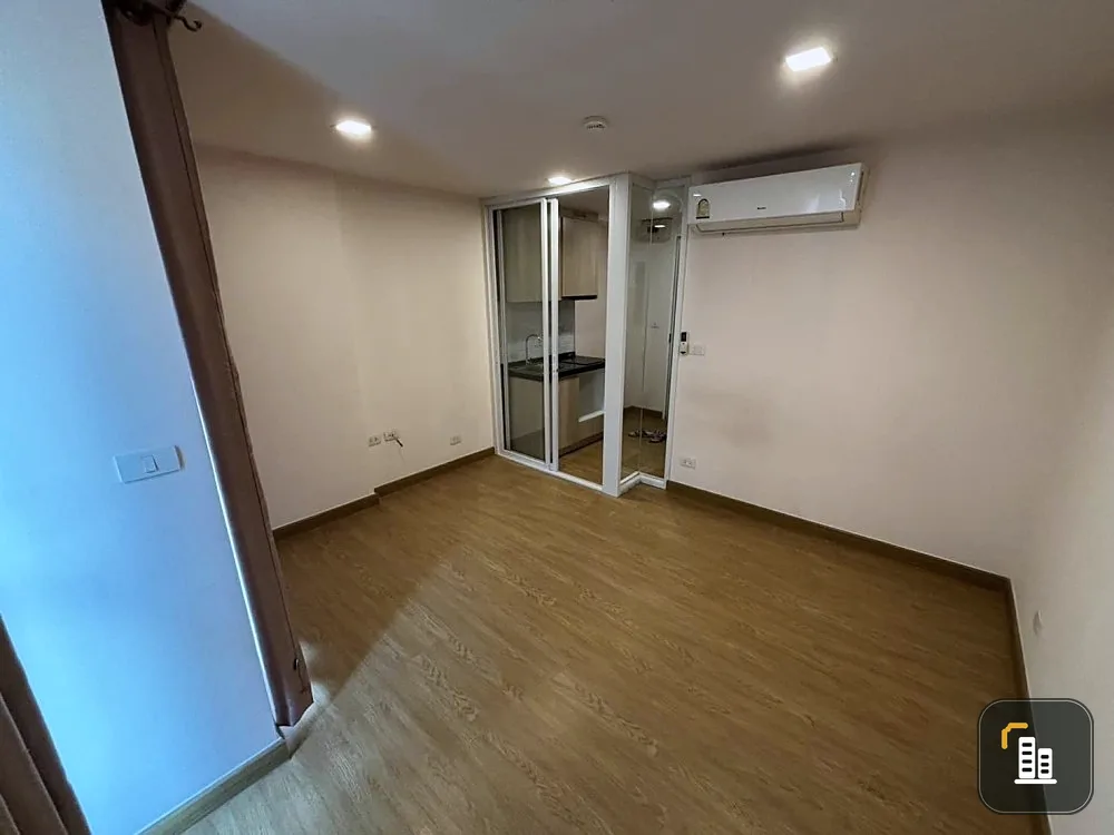 For sale: The Light New York, empty room, clean, airy, complete with amenities. People who like to decorate rooms shouldn't miss it.
