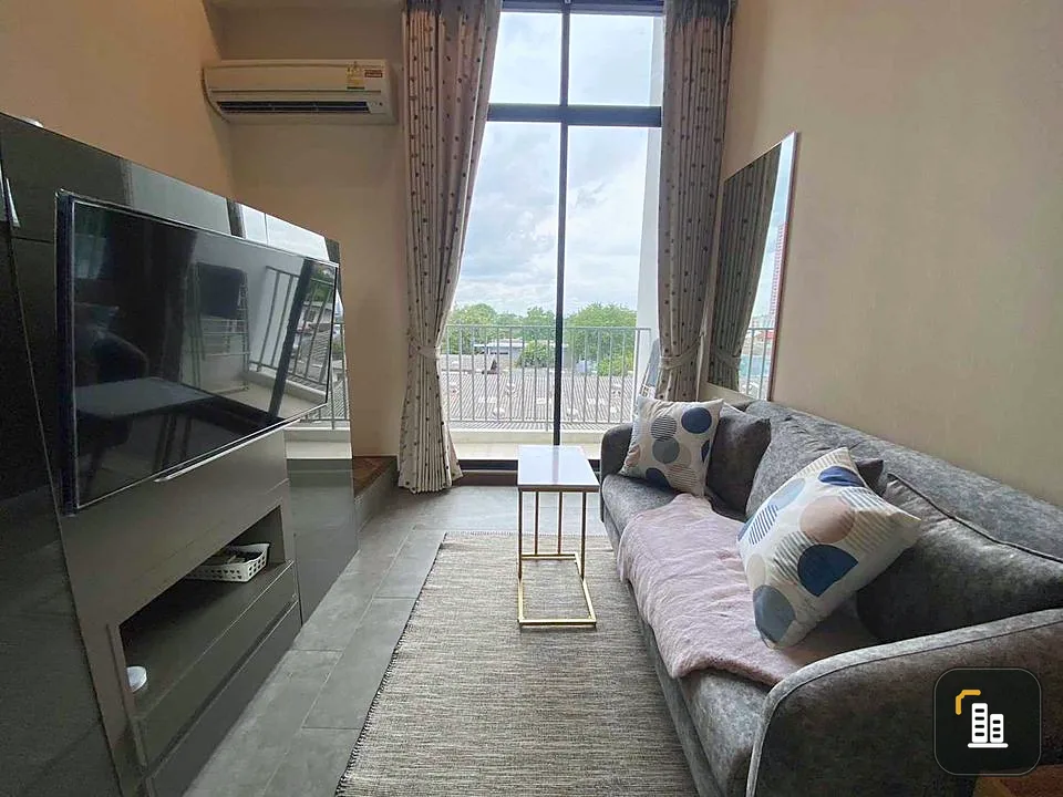 For rent: Beyond Sukhumvit, duplex room. The ceiling is high and airy. Complete with built-in furniture. Can't reserve anymore.