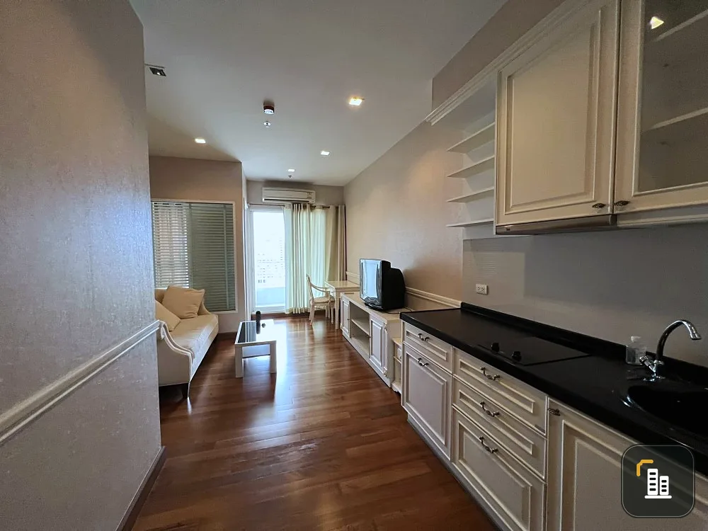 For sale/rent Ivy sathorn, room decorated with nice built-ins. Complete set of furniture + electrical appliances. You can reserve now.