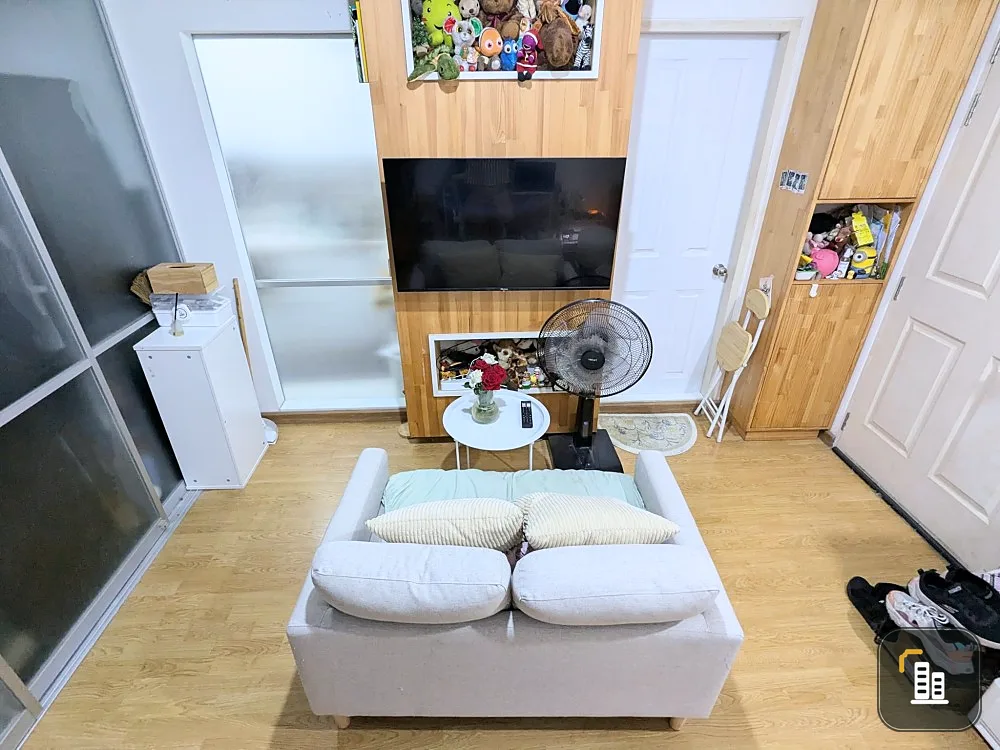 For sale: U Delight @ Chatuchak Station, next to other people's rooms only on one side. Plus full electrical appliances. If interested, reserve now.