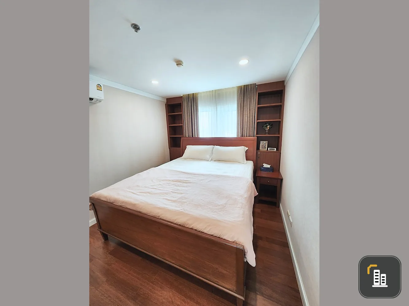 Condo for sale: Belle Grand Rama 9, 2 bedrooms, 2 bathrooms, livable, fully furnished. Just drag your bag.