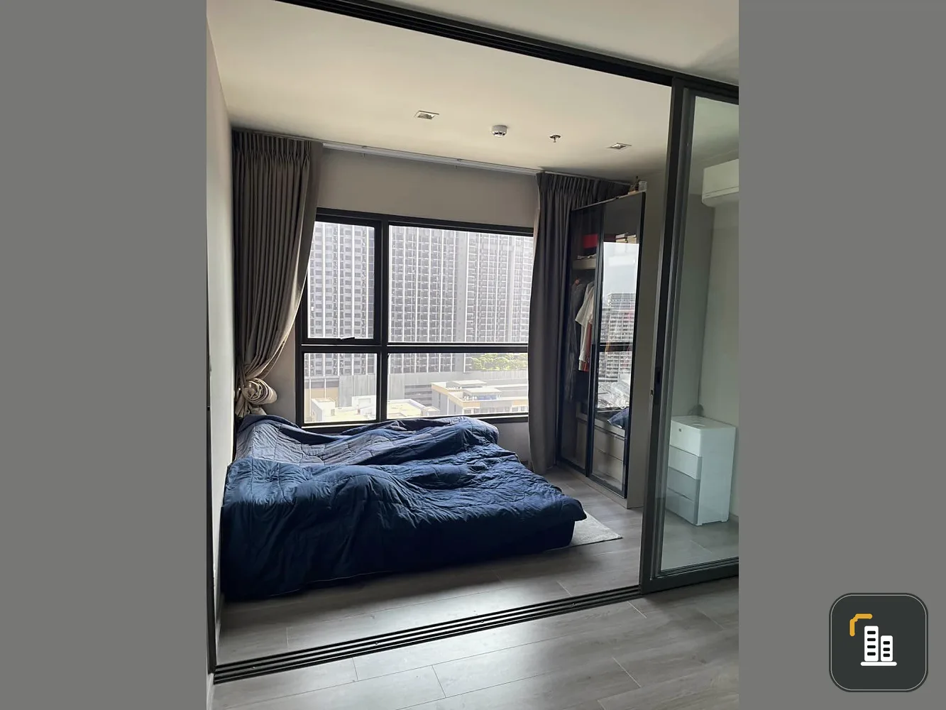 Selling very cheap, The Politan Aqua, complete with furniture and electrical appliances. Ready to move in. Book now.