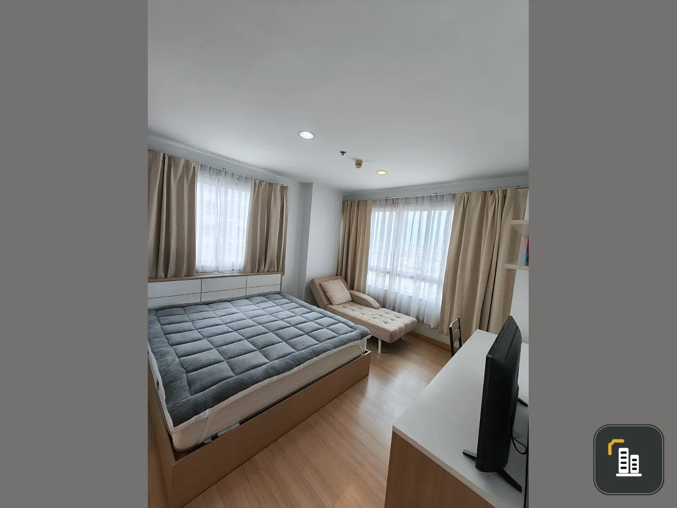 For rent, Centric Scene Ratchavipha, 18th floor, corner room, not next to anyone, fully furnished, ready to move in. If interested, hurry and reserve