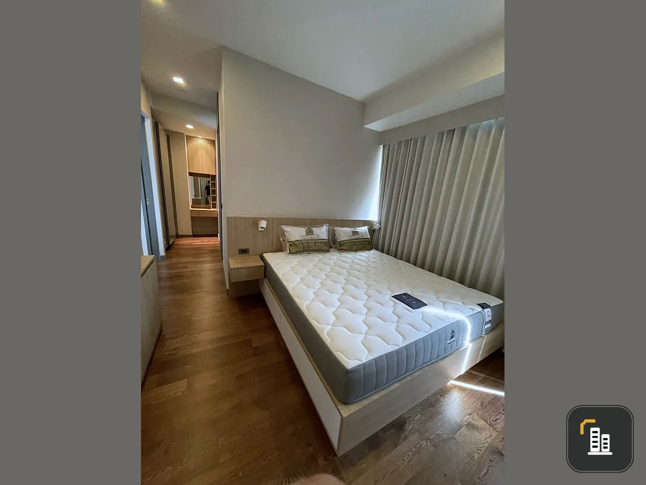 For sale rent Condo M Silom, spacious room, well built in, has a bathtub, let me tell you, don't miss it.