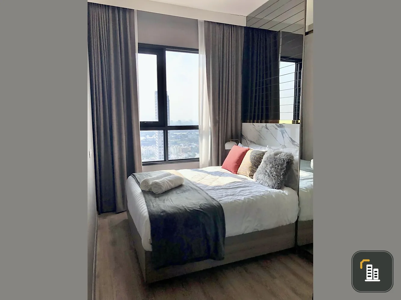 For sale: Knights Bridge Prime On-Nut. Room decorated in a modern, LUXURY style. Beautiful and luxurious. Looks extremely expensive. If you don't reser