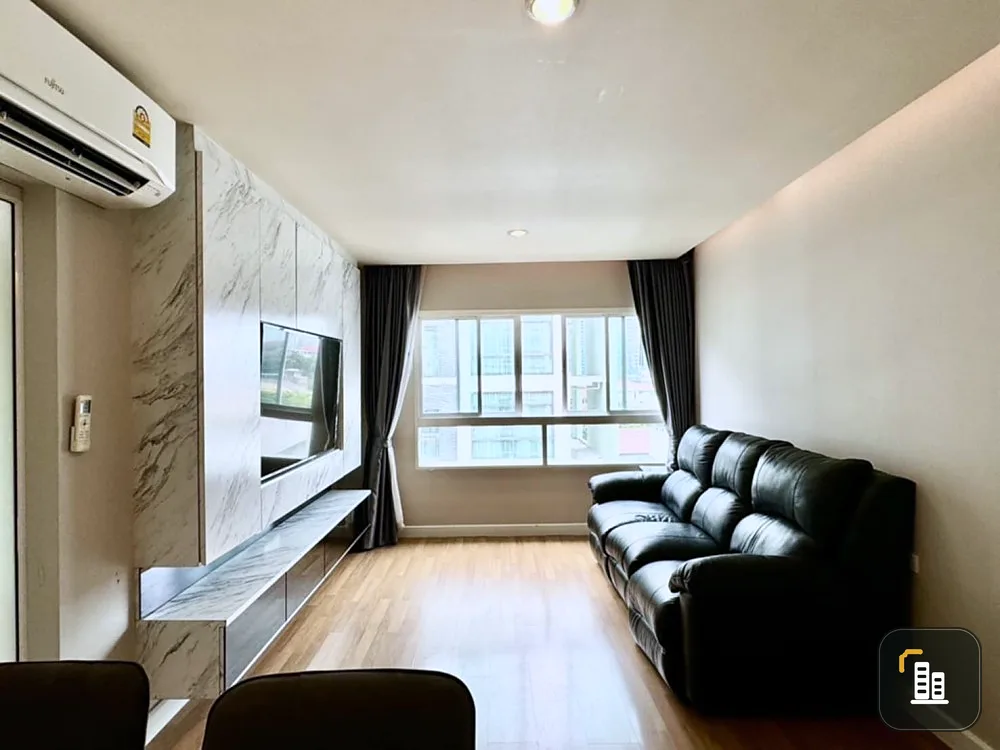 For rent: Usabai Rama 4 - Kluai Nam Thai. There are 2 walk-in closets with a comfortable large bed. Hurry and reserve quickly.