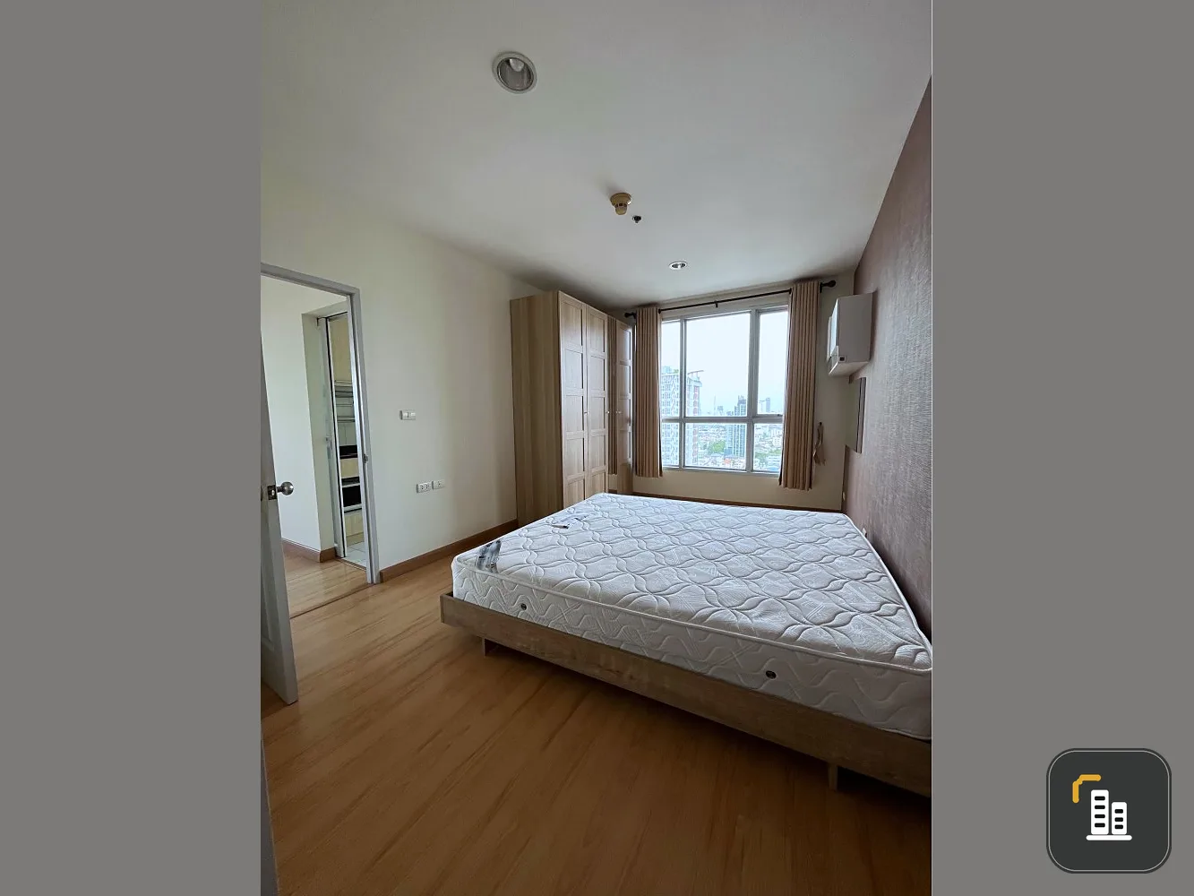 Come on, nice condo, 22nd floor, beautiful view, corner room, very private. If interested, reserve now at Life @ Ratchada-Suthisan for sale.