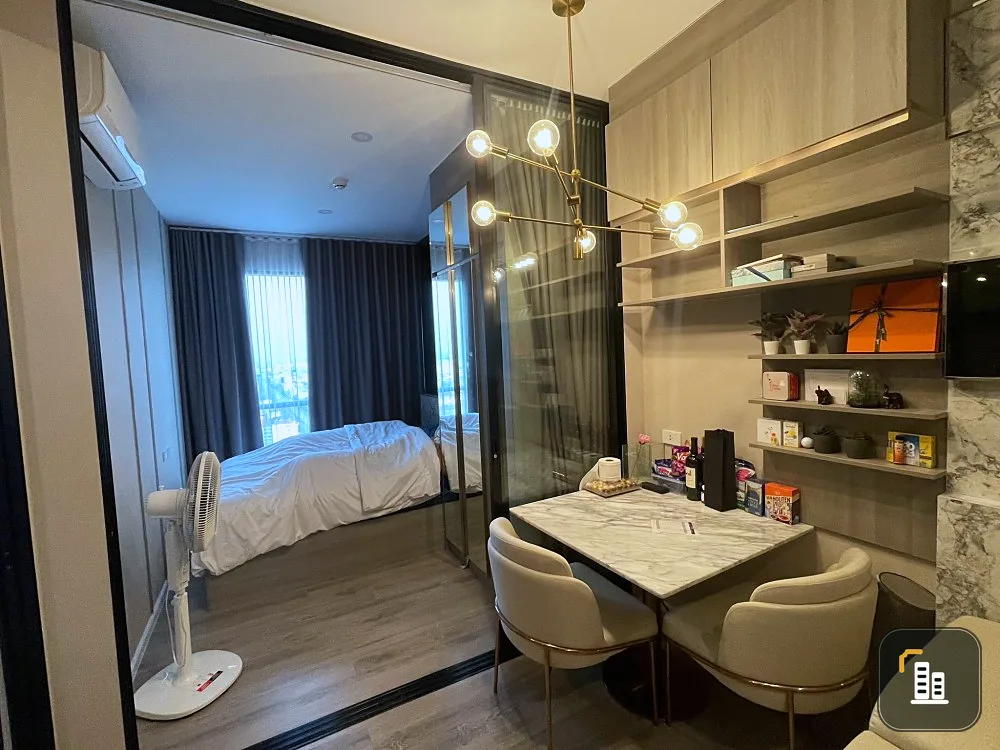 Knightbridght sukhumvit theparak for sale, nice room, full built-ins. Ready to drag your bag.