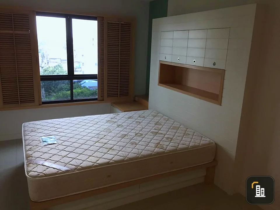 For sale or rent, Lumpini Suite Rama 8, decorated with Buit-In furniture throughout the room, low price, easy on the wallet, urgent.