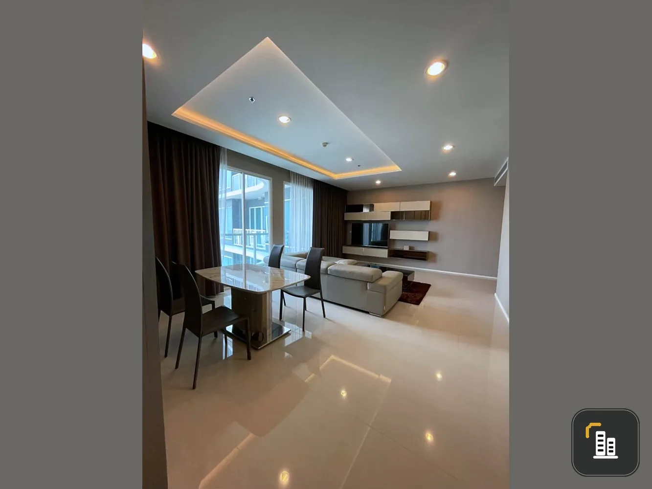 For sale: Maenam Residence, 3 bedrooms, 46th floor, Feng Shui Dragon Head. Beautiful view of the water curve If interested in becoming an owner, reser