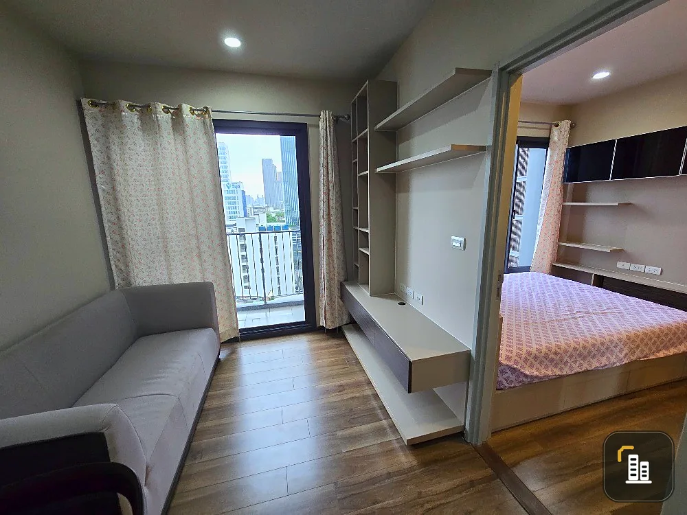 For sale: Onyx Phahonyothin, 10th floor, city view, complete with furniture and electrical appliances. Book now, don't wait.