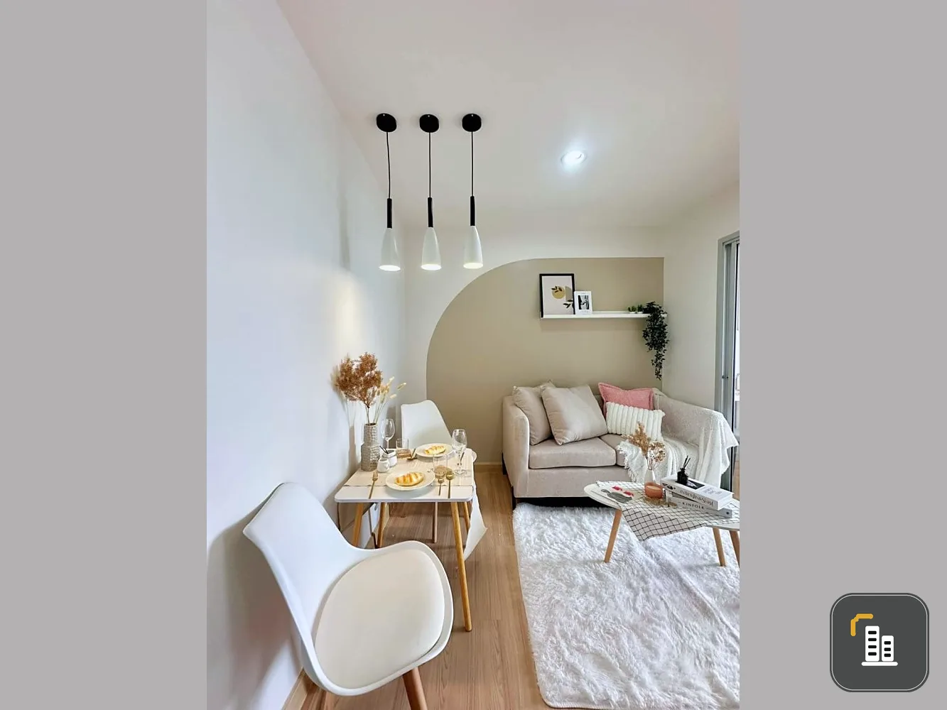 For sale A Plus Rattanathibet-Tiwanon, 4th floor, swimming pool view. The room is decorated very beautifully. The bed is very comfortable to sleep in.