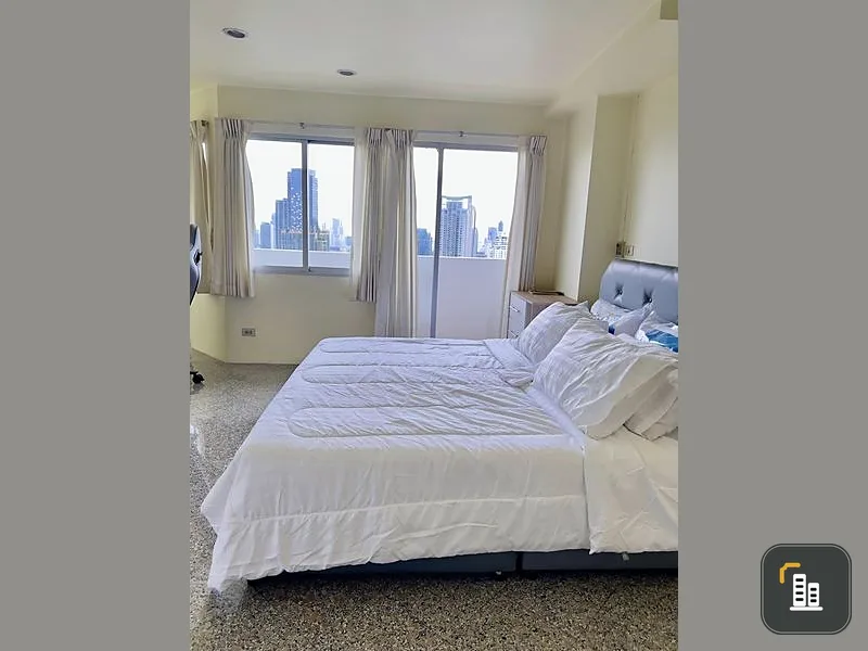 For rent: Witthayu Complex, 3 bedrooms, bright tones, comfortable to the eye, nice to live in. Can raise animals Animal lovers must not miss it.