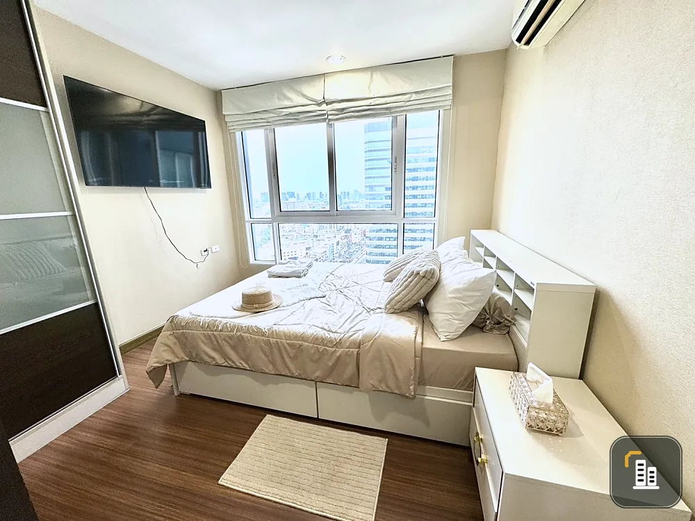 For rent, Diamond Ratchada, bright tone room, comfortable to the eye, very nice to live in. Complete with furniture Just come and move in.