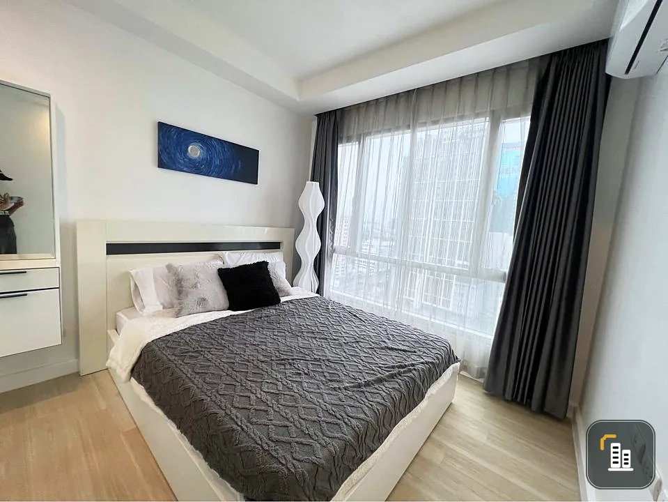 For rent, Thru Thonglor, room decorated simply, minimal style, extremely livable. Don't miss it, book now.