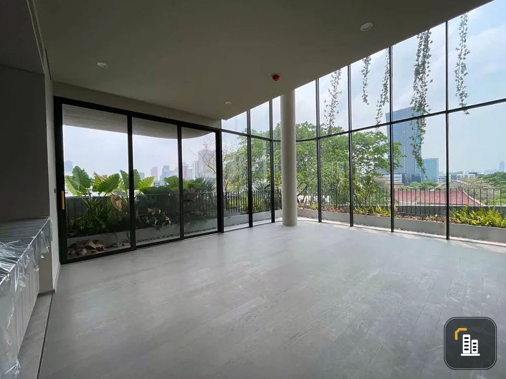 For sale: Calm Penthouse, really big room. Stay comfortably, not cramped, double volume, airy, reserve and you won't be disappointed.