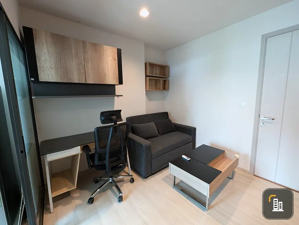 Condo for sale, Life Sukhumvit 48, 3rd floor, bright and comfortable room, with lots of furniture included. Don't wait.