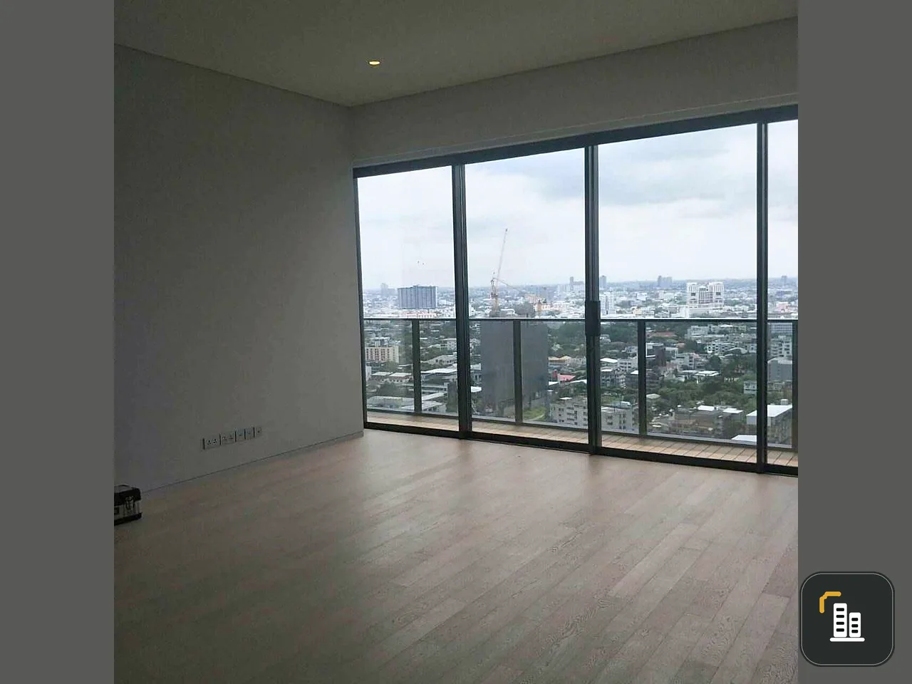 Selling Tela Thonglor, empty room, luxury condo in the heart of Thonglor. Spacious space, comfortable Hurry and reserve now.