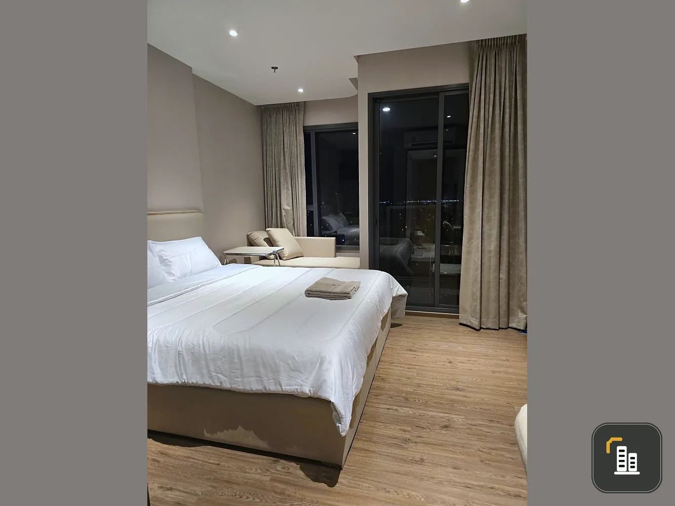 For rent: Once Pattaya Condo, 15th floor, Pattaya sea view, fully furnished, complete electrical appliances, don't miss it.