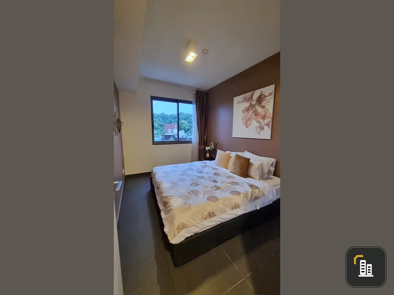 For sale: Unixx South Pattaya (South Pattaya) with a view of the swimming pool and Pratumnak Hill. Great feeling, warm and inviting atmosphere. Let's