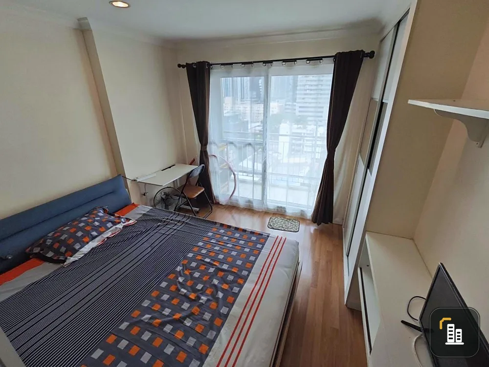 For rent: Lumpini Place Rama 9-Ratchada, spacious room, worth the usable space. If you don't book, you'll regret it.